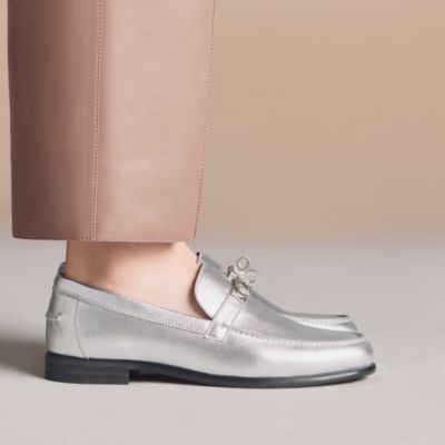 グレー - レディースローファーとダービー | Hermès - エルメス-公式サイト